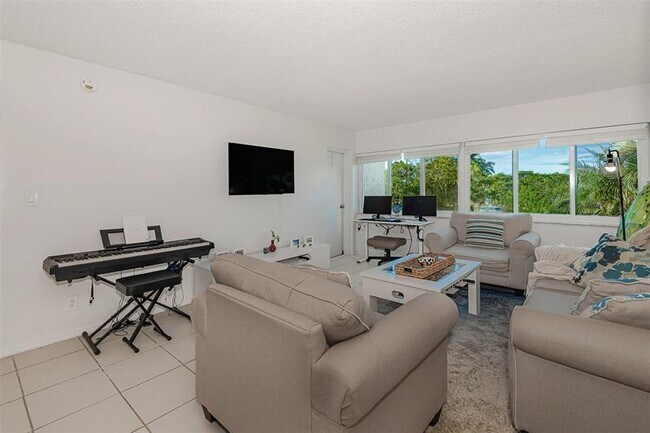 Foto del edificio - 100 Lakeview Dr