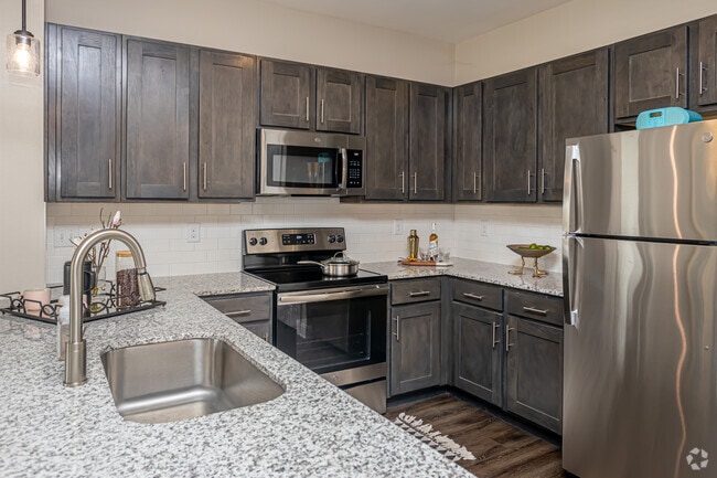 2BR, 2BA - 1,043SF - Atlas At Legacy2020