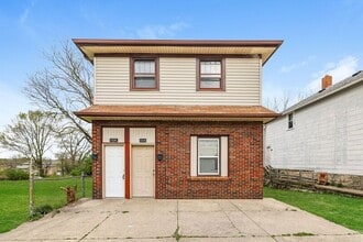 Building Photo - 1530 1/2 W High St