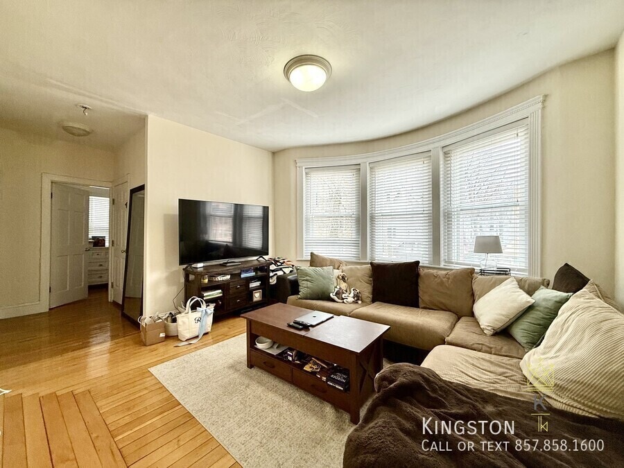 Photo - 672 Washington St.-6R