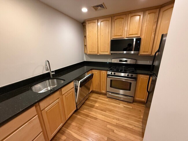 Building Photo - Mission Hill 3bed / 2bath on Calumet St available NOW $3600