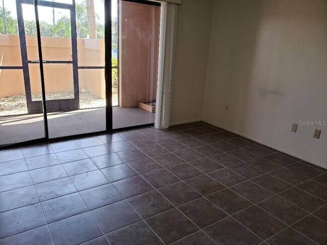 Foto del edificio - 2/2 Oaks Forest Condo