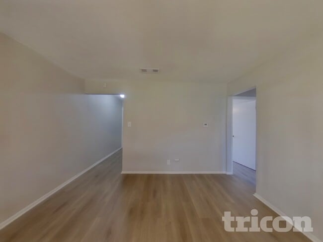 Building Photo - 729 Hallvale Dr