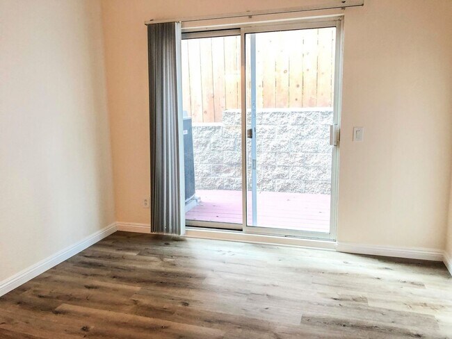 Foto del edificio - 2bd/2bth Condo with Private Patio, In-Unit...