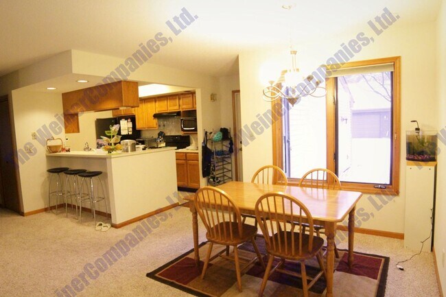 Foto del edificio - Now leasing for August!