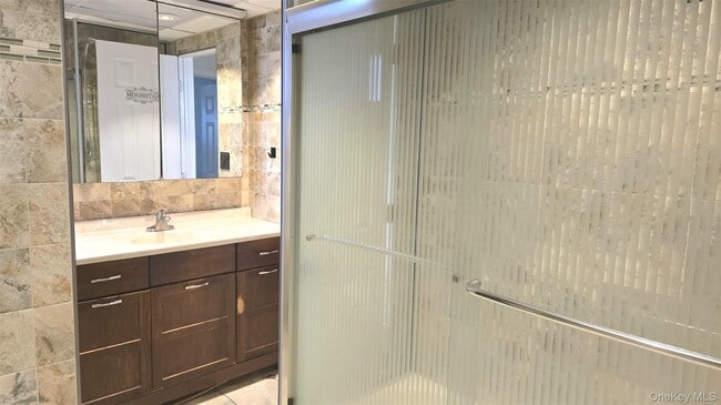 Building Photo - 581 Meacham Ave