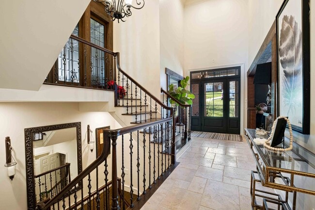 Building Photo - Fully-Furnished Luxurious Home in Nevillewood
