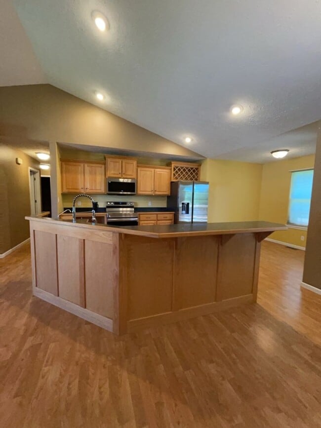 Building Photo - Beautiful spacious home in Waynesville