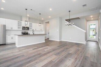 Building Photo - 8440 Berry Brush Ln
