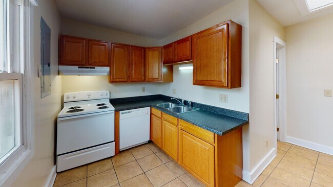 Building Photo - 1373 Indianola Ave