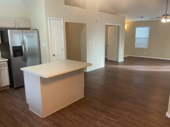 Foto del edificio - 736 Autumn Meadows Dr