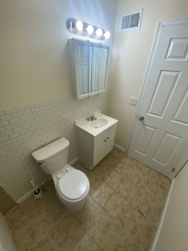 Building Photo - 15 N 50th St