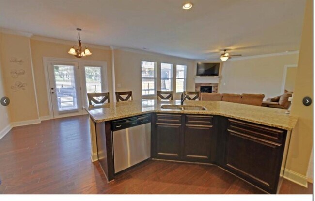 Building Photo - 2398 Beauchamp Ct
