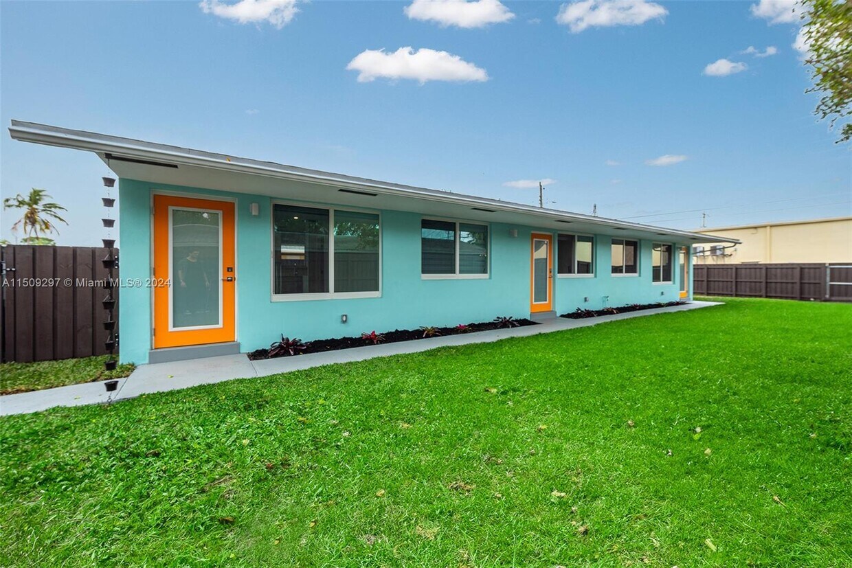Foto principal - 831 NE 40th St