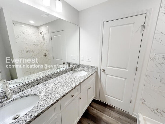 Foto del edificio - 5213 Rockwood Rd