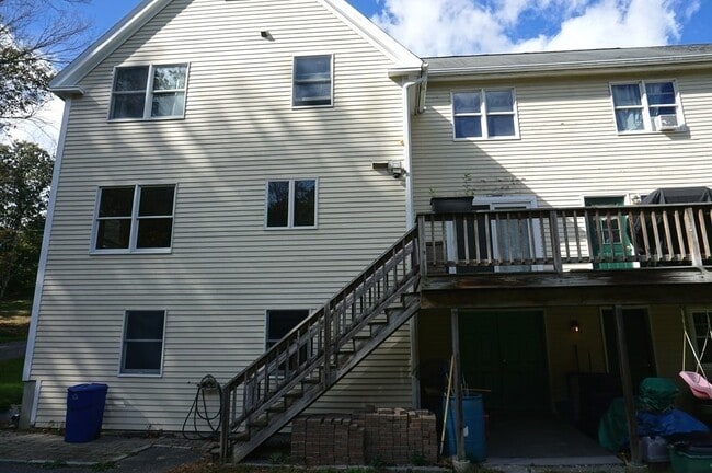 Building Photo - 90 Groton St