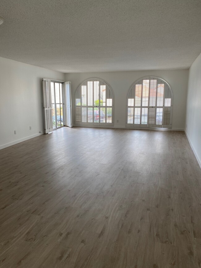Large Living Room - 6675 Paseo Del Norte