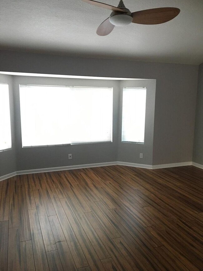 Foto del edificio - 2 Bed, 2 1/2 Bath Townhome with Bonus Room