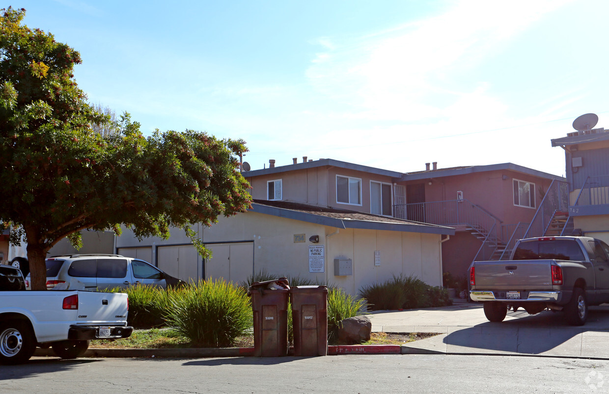 Building Photo - Harris Court