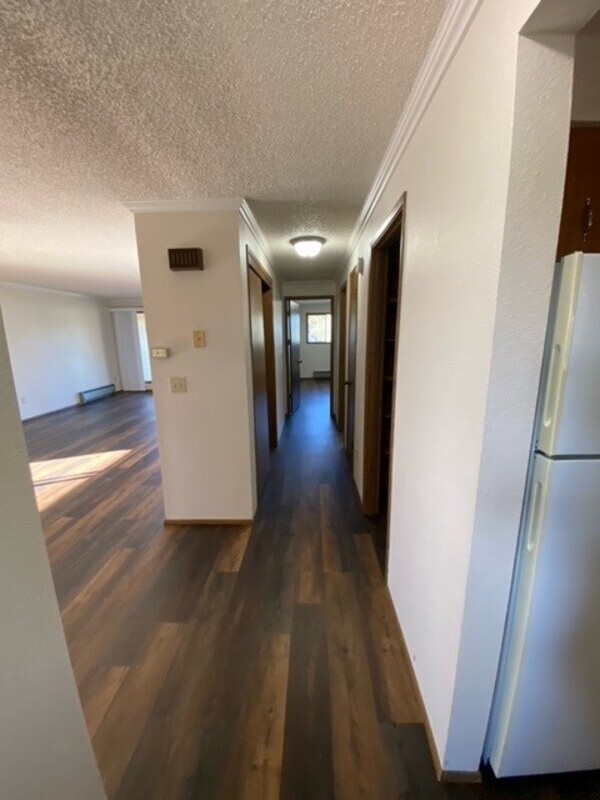 Building Photo - 401 La Villa Drive