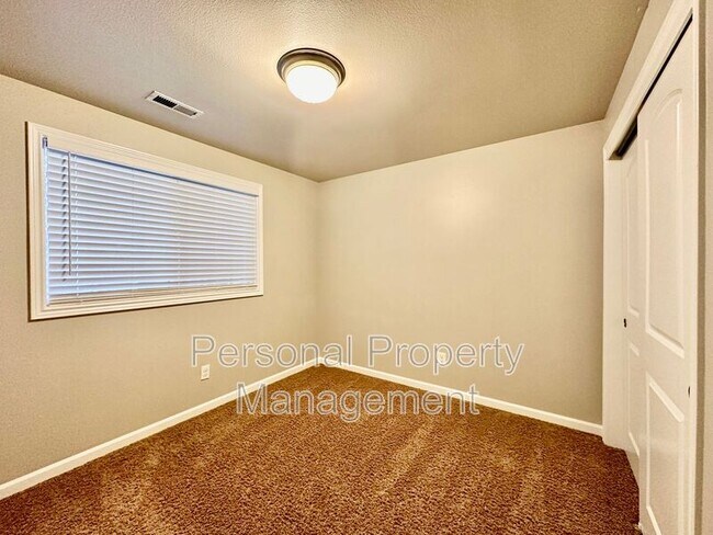 Building Photo - 706 NE 161st Ct