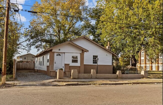 Foto del edificio - Newly Renovated 4 Bedroom 2 Bath Home.