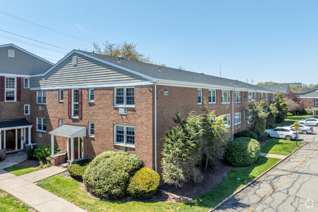 Building Photo - Williamsburg South Condominiums