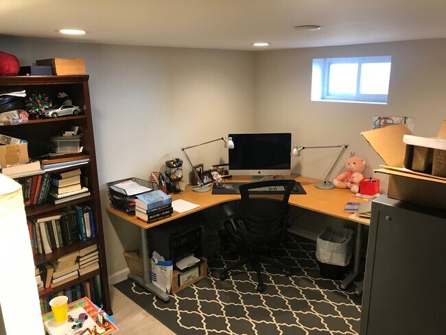 Office (basement) - 356 Mola Blvd