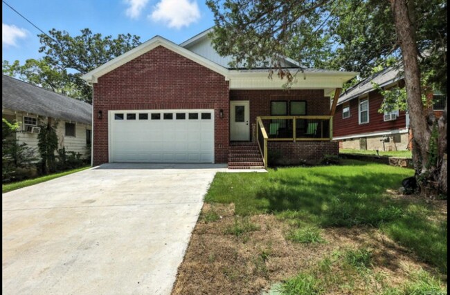 Building Photo - 1418 S Martin St