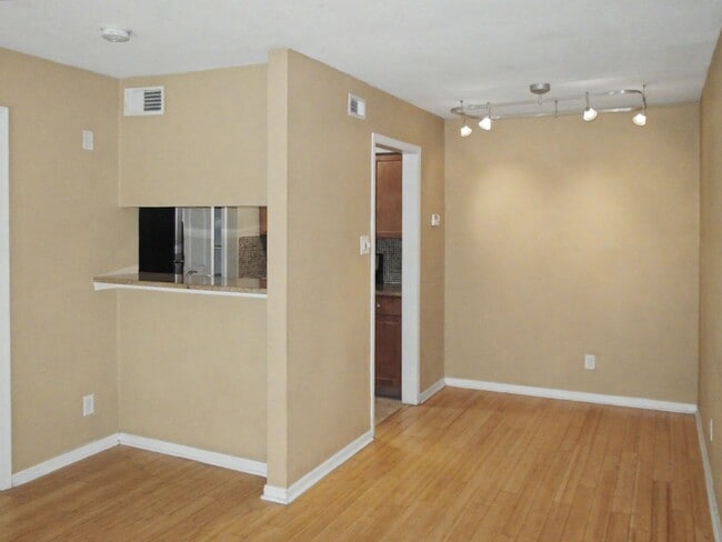 Building Photo - 3204 Menchaca Rd