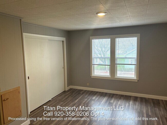 Building Photo - 1207 E Walnut St