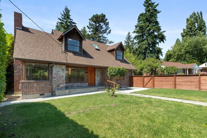 Primary Photo - Cozy Cape Cod in Sought After Arroyo Heights