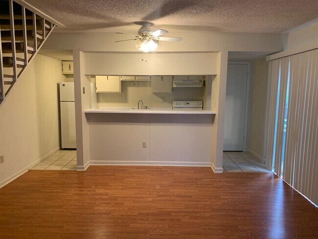 Foto del edificio - 6761 Meadow Oak Pl