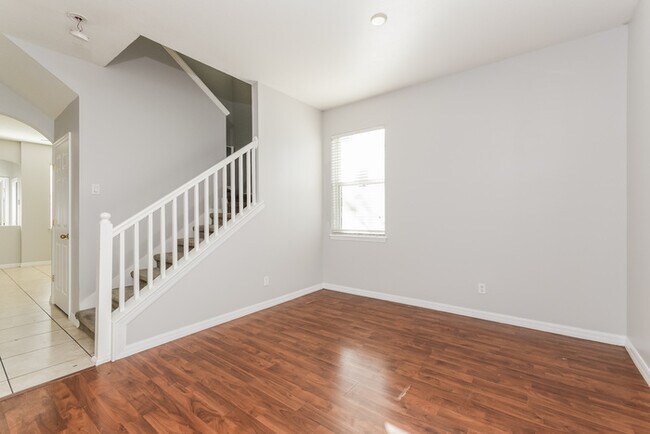 Foto del edificio - 4571 Capital Blvd