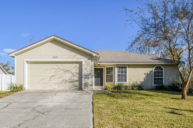 Building Photo - 1603 Twin Oak Ln