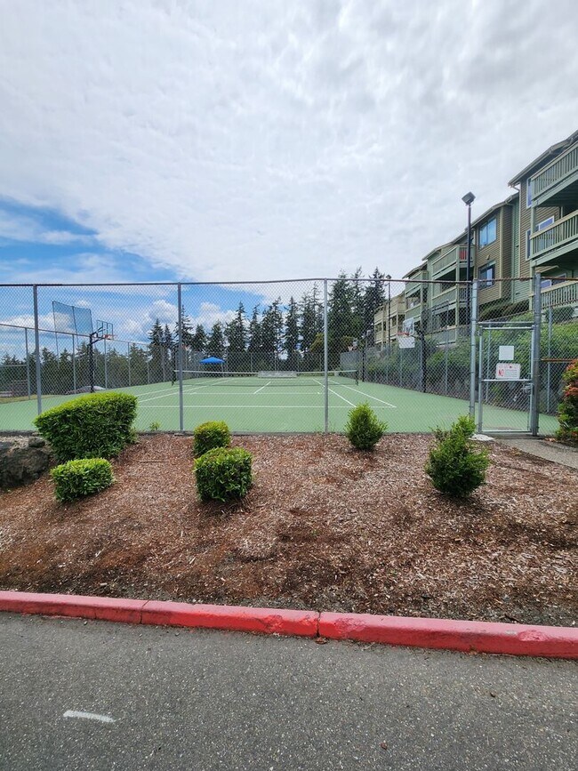 Foto del edificio - Available Now! Updated 2 bed condo in Central location, utilities included!
