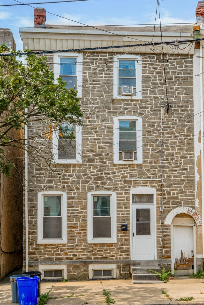 Building Photo - 4734 Umbria St