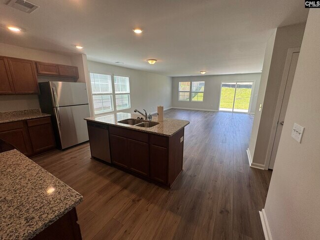 Foto del edificio - 3042 Hallsdale Dr