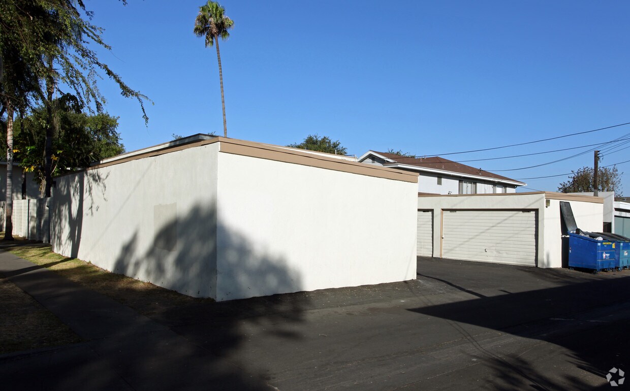 Building Photo - 924 S Arden Pl