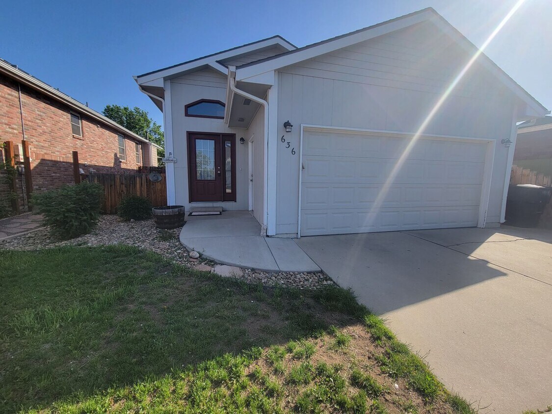 Primary Photo - Super nice Bi-level Single Family Home in ...