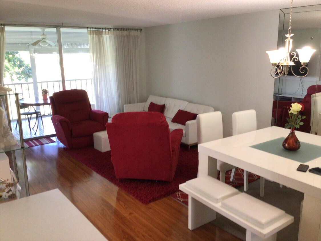 Foto principal - 7664 NW 18th St