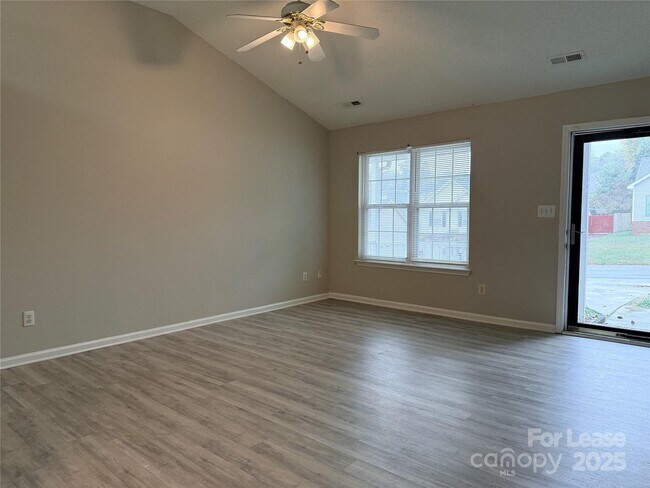 Foto del edificio - 4140 Rosy Mound Ln