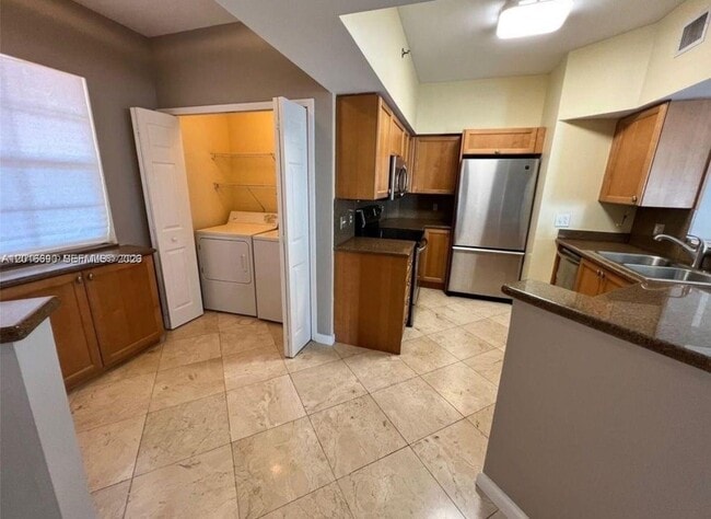 Foto del edificio - 3255 NE 184th St