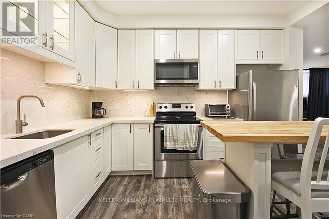 Building Photo - 23 Scarletwood St