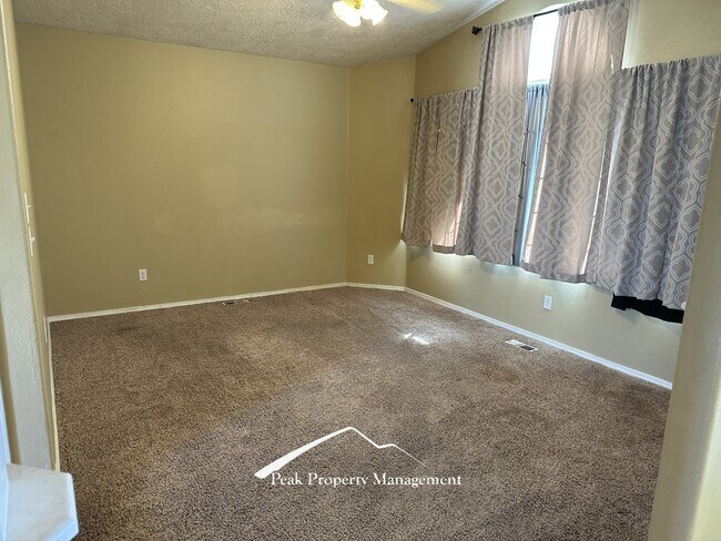 Foto del edificio - 3002 Kingsgate Dr