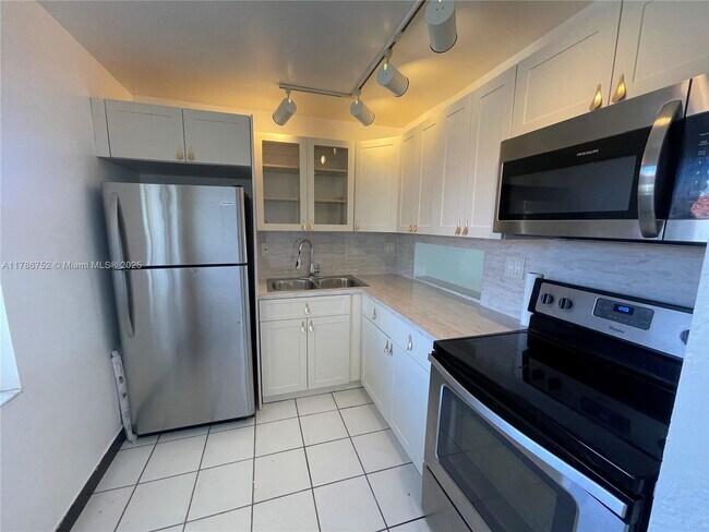 Foto del edificio - 505 NW 177th St