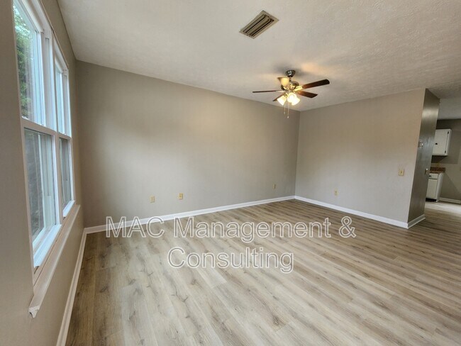 Foto del edificio - 790 Dixie Park Dr