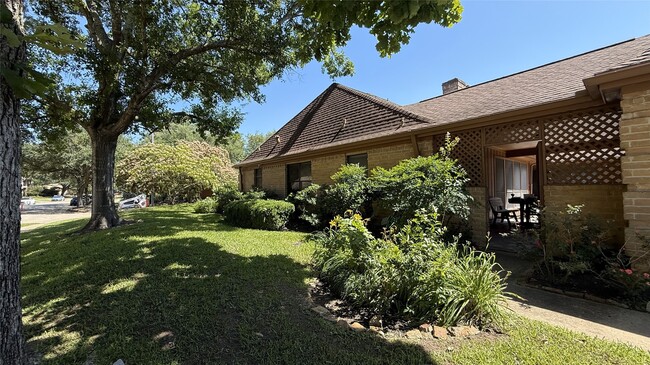 Building Photo - 11527 Cedar Creek Dr