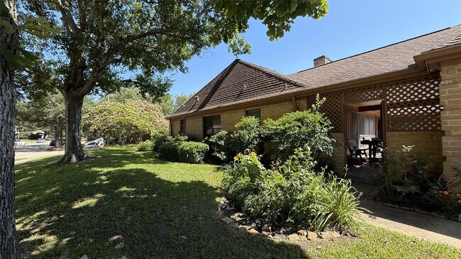Foto del edificio - 11527 Cedar Creek Dr