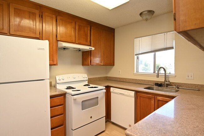 Building Photo - 3850 Meeks Terrace
